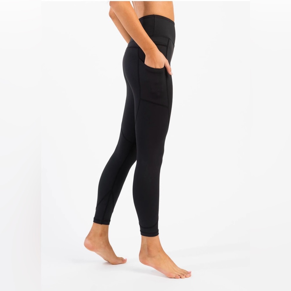 Zyia Active Light And Tight High Rise 7/8 Length Side Pockets Size 6-8